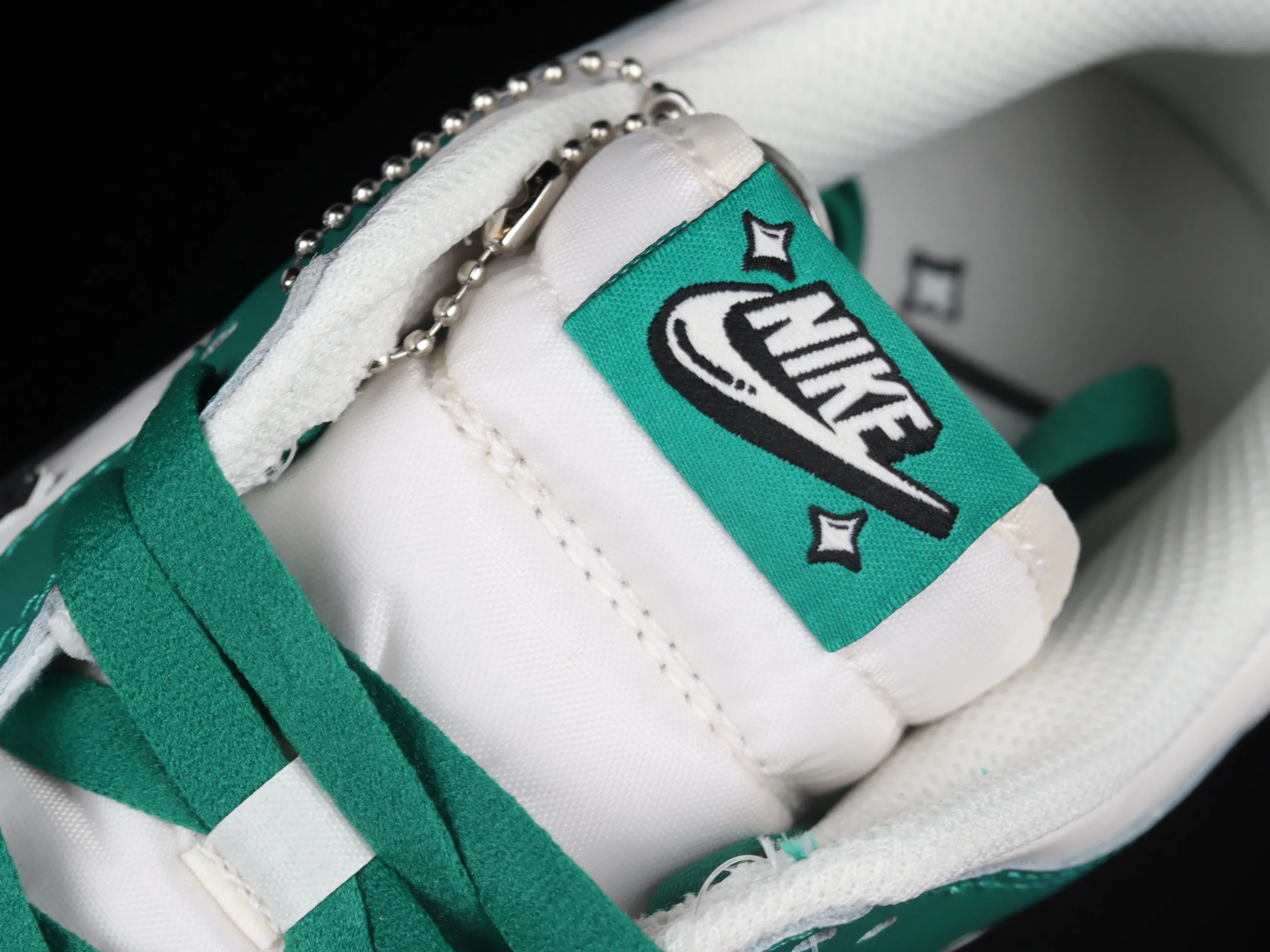 All Categories Nk SB Dunk Series Nk SB Dunk Low Low-top Sneakers #ZG Version Nk SB Dunk Low "Lottery" Heineken Color SB Smashing Backboard Fashion Casual Sneakers DR9654-100